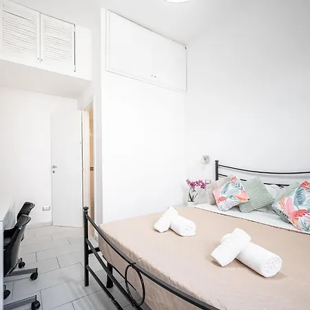 Domus Lodi Urban I Homestay