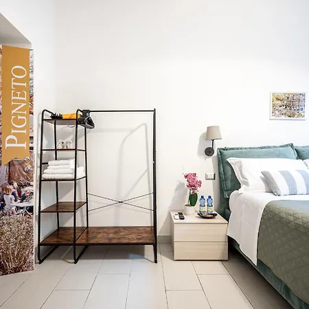 Domus Lodi Urban I Homestay *