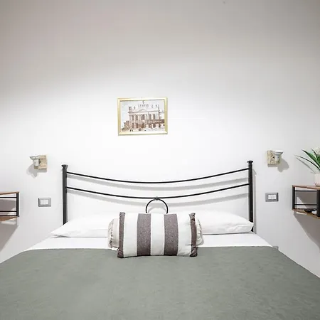 Domus Lodi Urban I Homestay