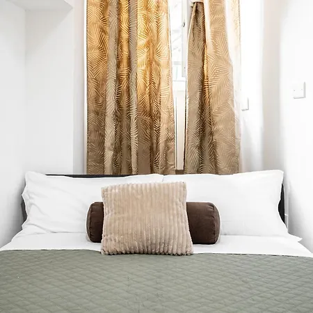 Domus Lodi Urban I Homestay